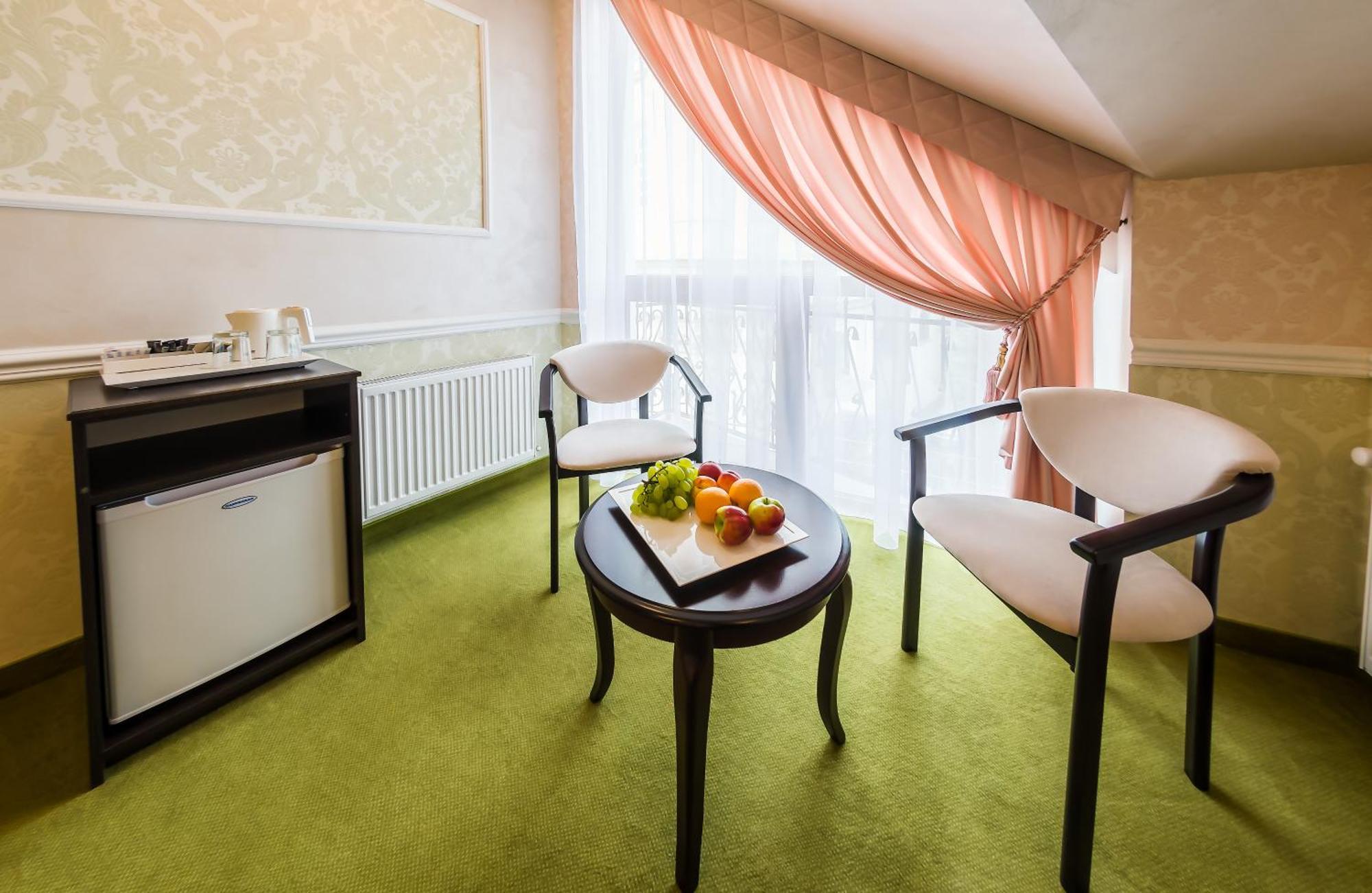 Franz Hotel&Restaurant Ivano-Frankivsk Eksteriør billede