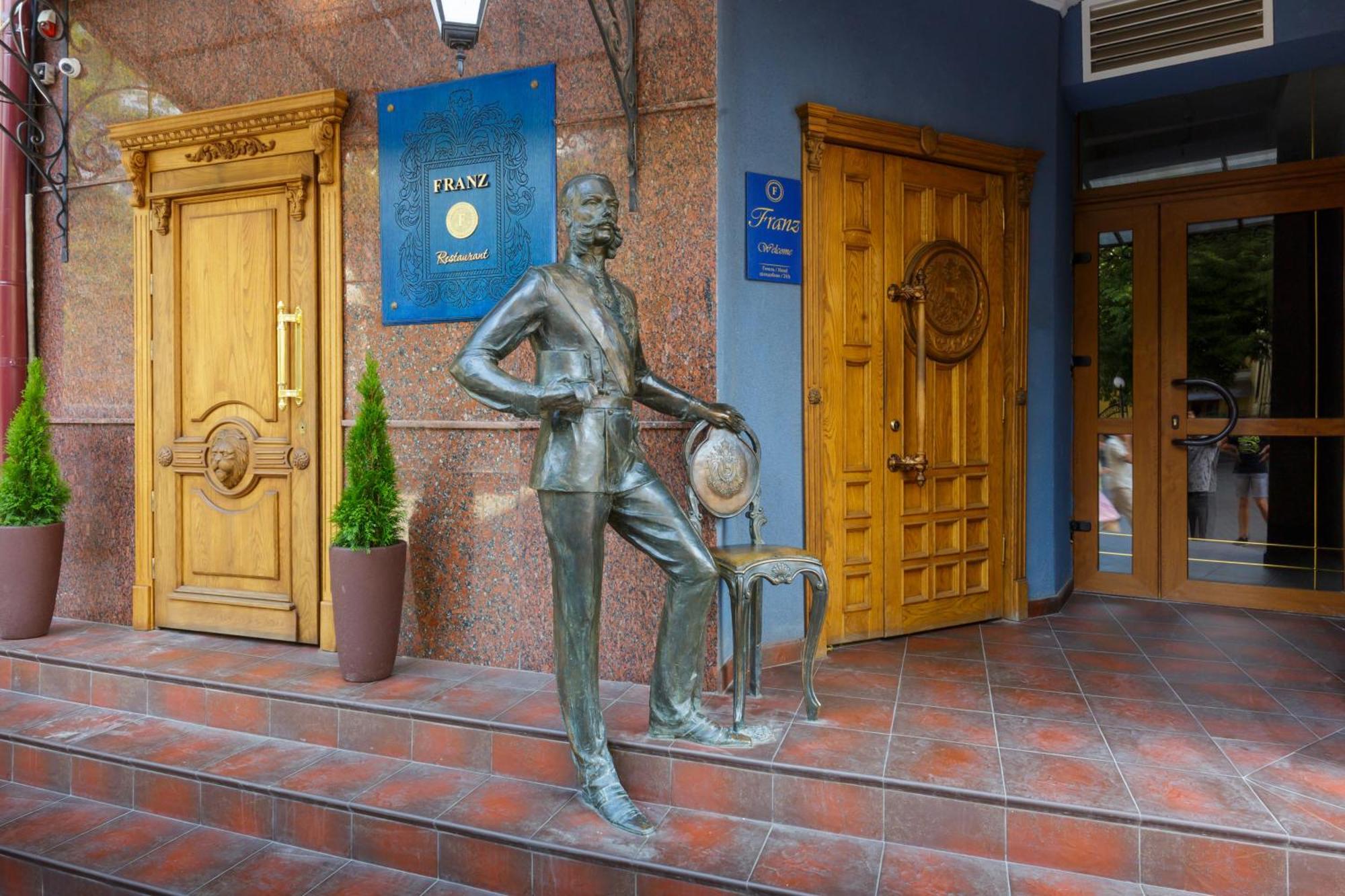 Franz Hotel&Restaurant Ivano-Frankivsk Eksteriør billede